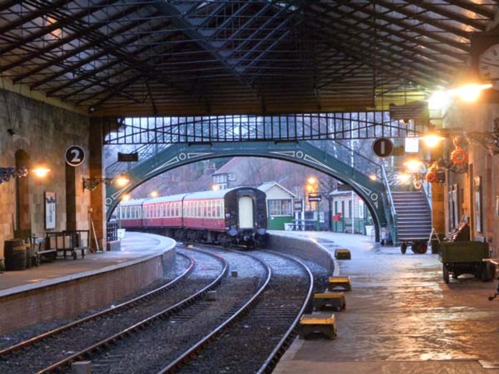 Platform 2 & 3/4 - North Yorkshire (incl. Whitby) - 903429 - thumbnail photo 10