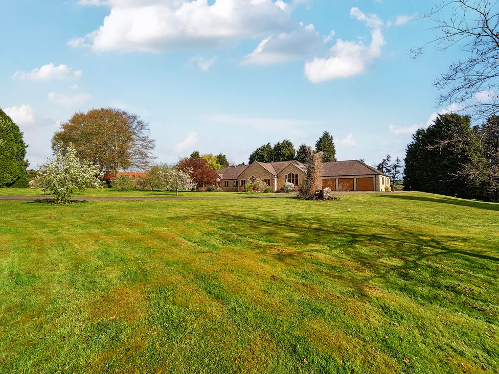 A house with garden and trees at Manor House in Chesterfield