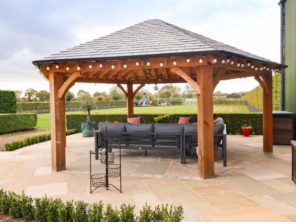 An outdoor seating area in a gazebo at Apple Tree Cottage in Dunnington