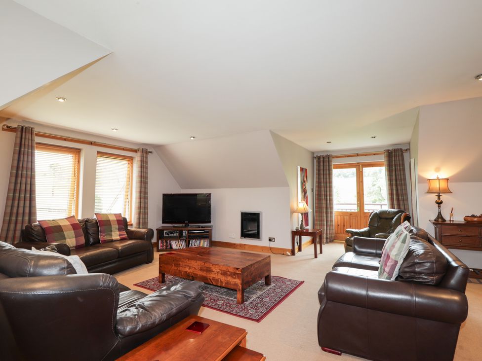 A living room with a coffee table and sofas at An Torr in Newtonmore