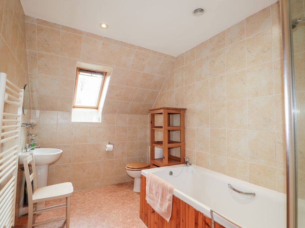 A bathroom with a bath tub sink and toilet at An Torr in Newtonmore