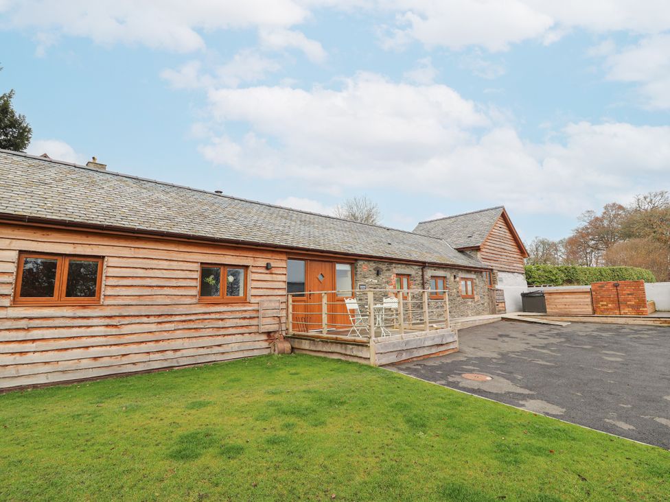 A house with a deck and driveway at Rhianwen, Plas Moelfre Hall Barns Llanrhaeadr-ym-Mochnant