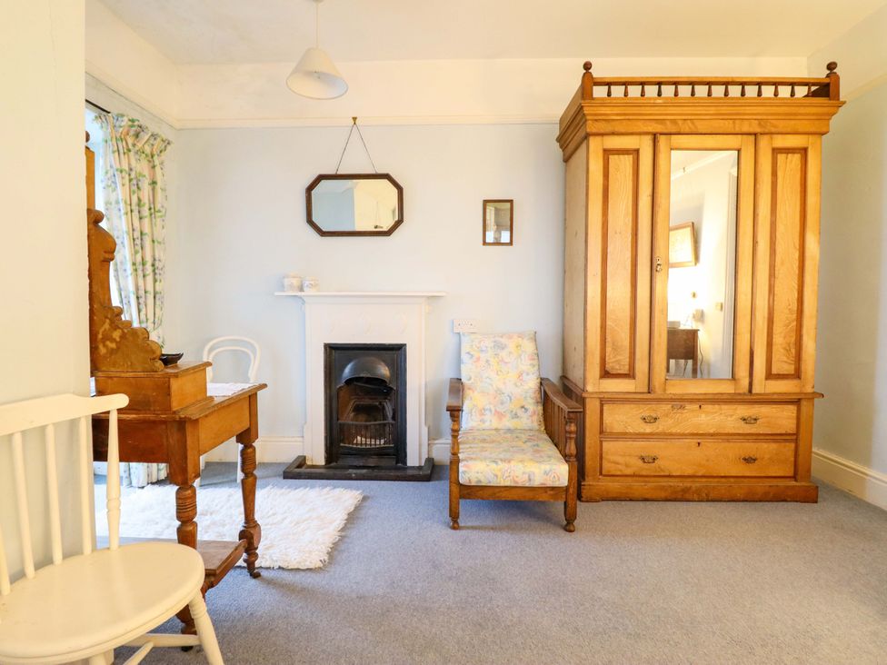 A living room with a fireplace and wardrobe at Murmur Y Don in Harlech