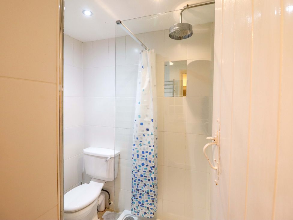 A bathroom with a toilet and shower at Murmur Y Don in Harlech