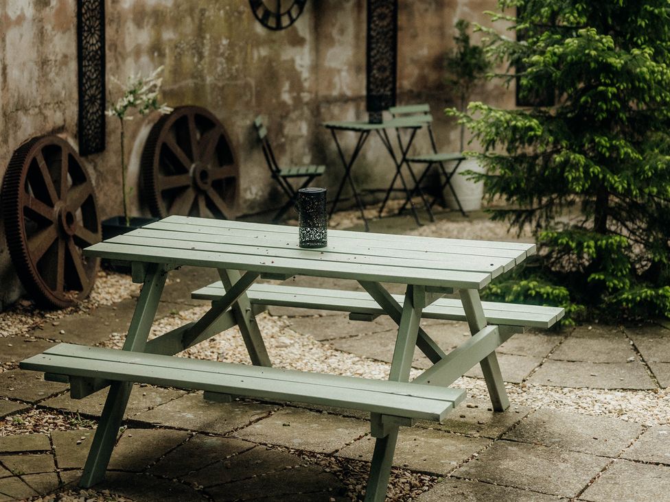 A garden with a table and benches at The Wilderness Stiperstones