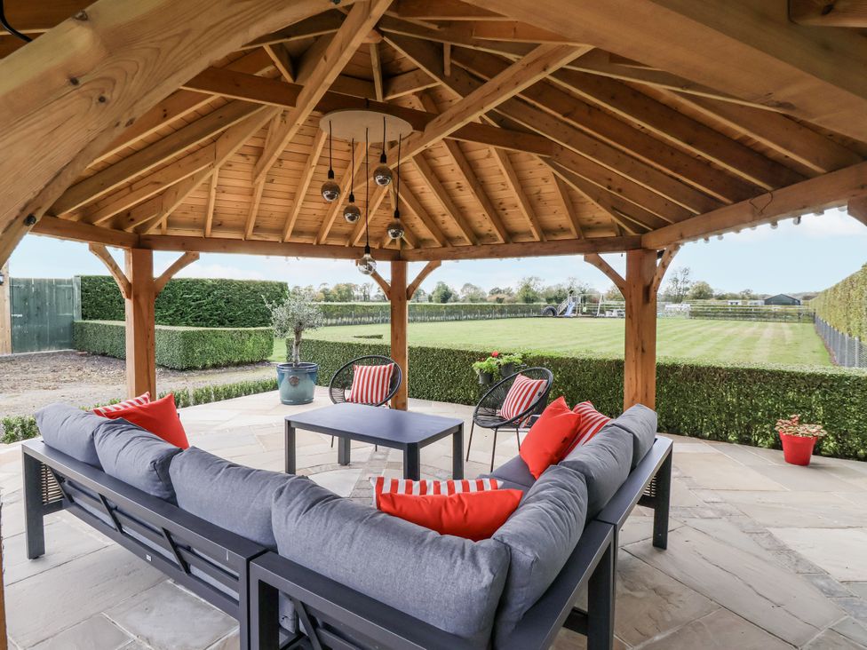 A gazebo with seating and coffee table at Pear Tree Cottage in Dunnington