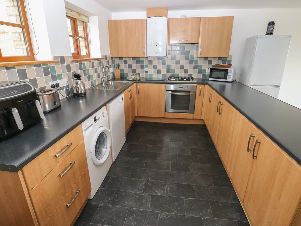 A kitchen with appliances and cabinets at Bwthyn-y-Rhiw Penybanc near Llandeilo