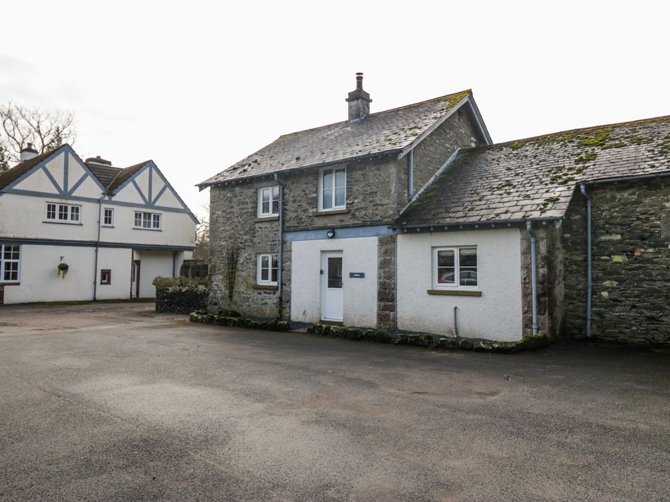A house with a driveway at Jubilee in Graythwaite near Hawkshead