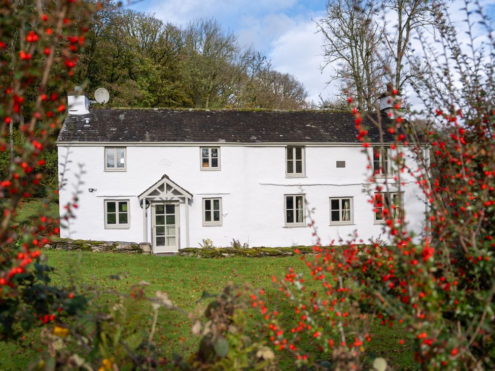 A house with windows and a door at Hullet Hall in Graythwaite near Hawkshead