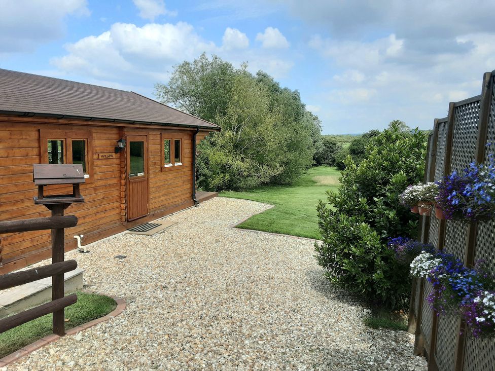Pennylands Willow Lodge - Cotswolds - 915108 - thumbnail photo 1