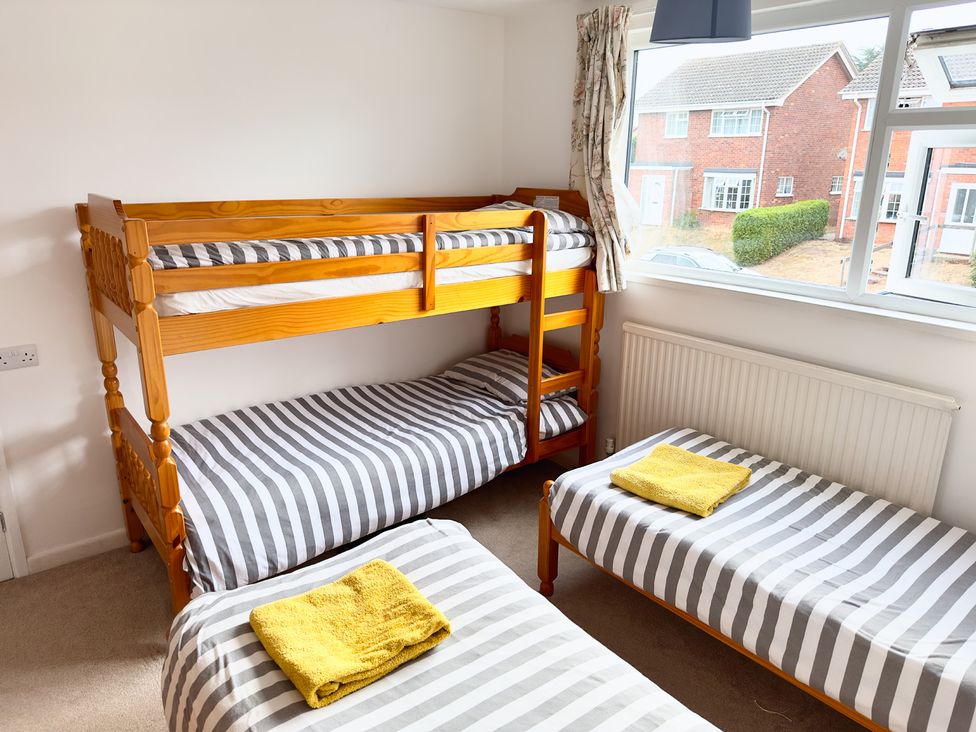 A bunk bed with a single bed in a bedroom at 38 Dale End Brancaster Staithe near Burnham Market