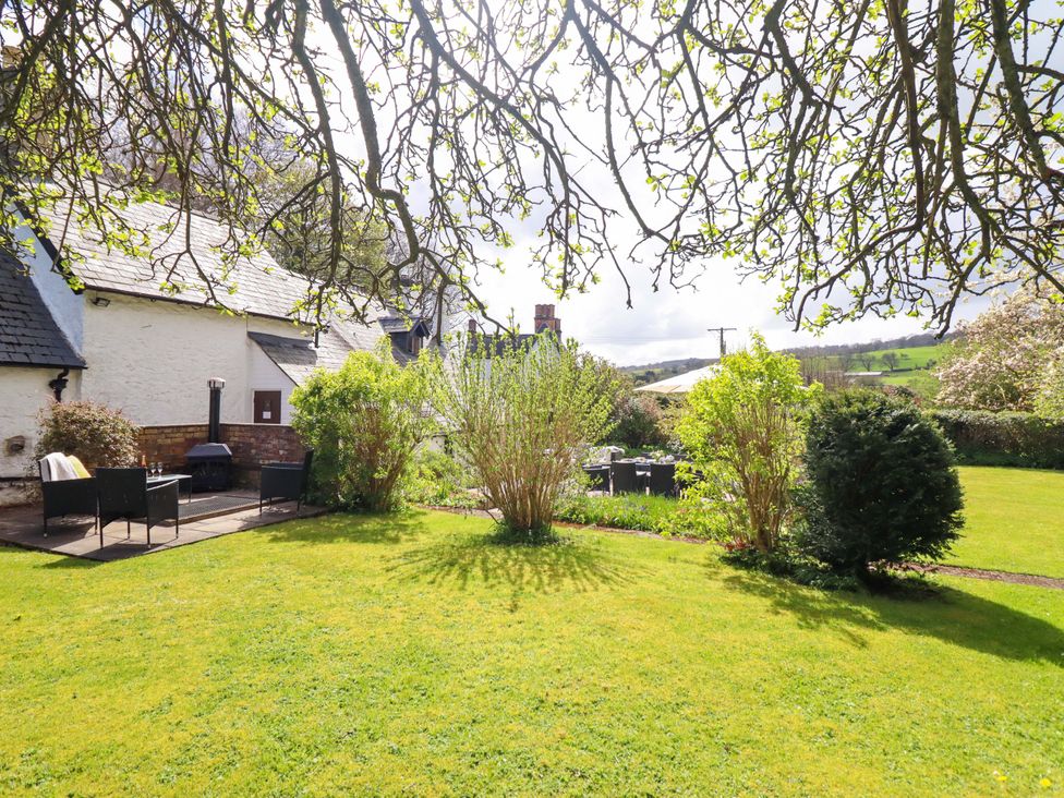 A garden with seating and plants at Penymaes near Bronygarth