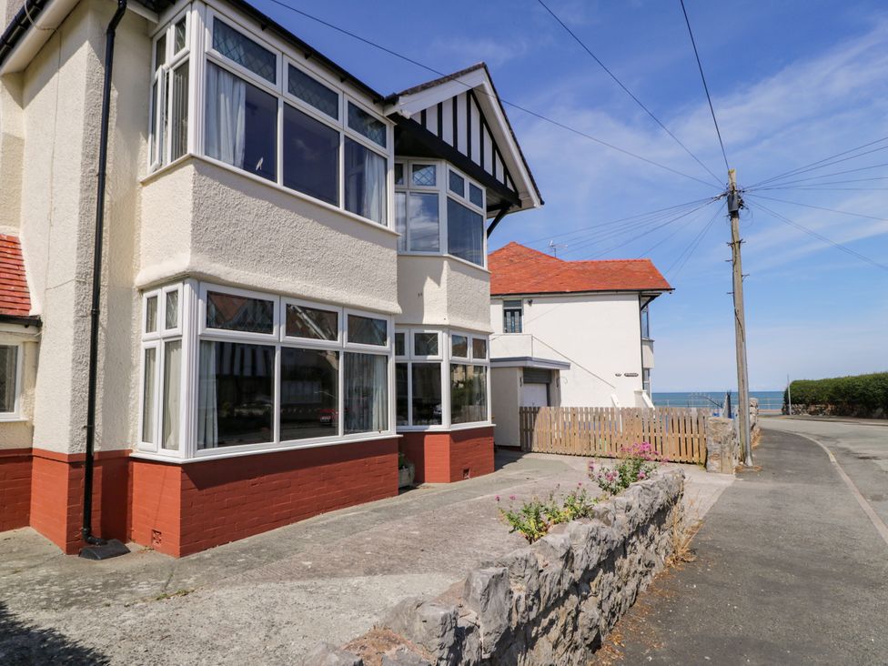 A house with windows and fence at Meadway House in Rhos-on-Sea