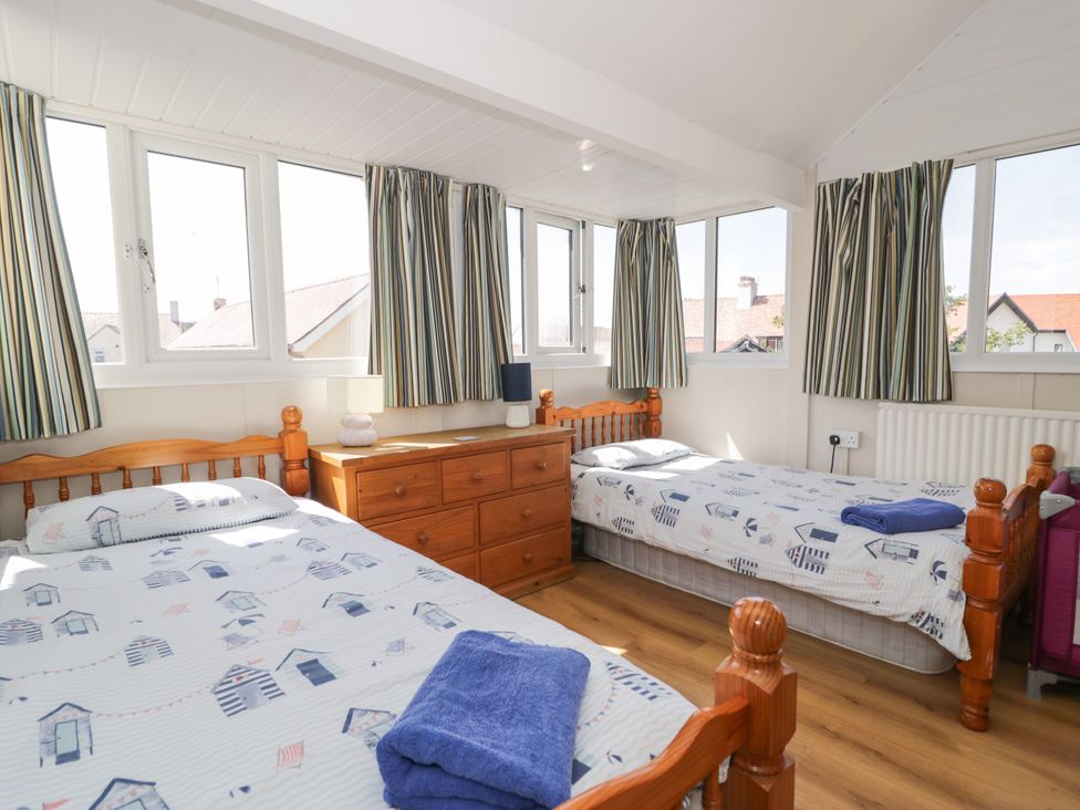 A bedroom with a double bed and a twin bed at Meadway House in Rhos-on-Sea