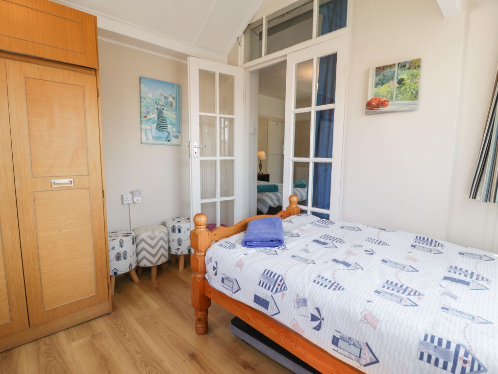 A bedroom with a bed and wardrobe at Meadway House in Rhos-on-Sea