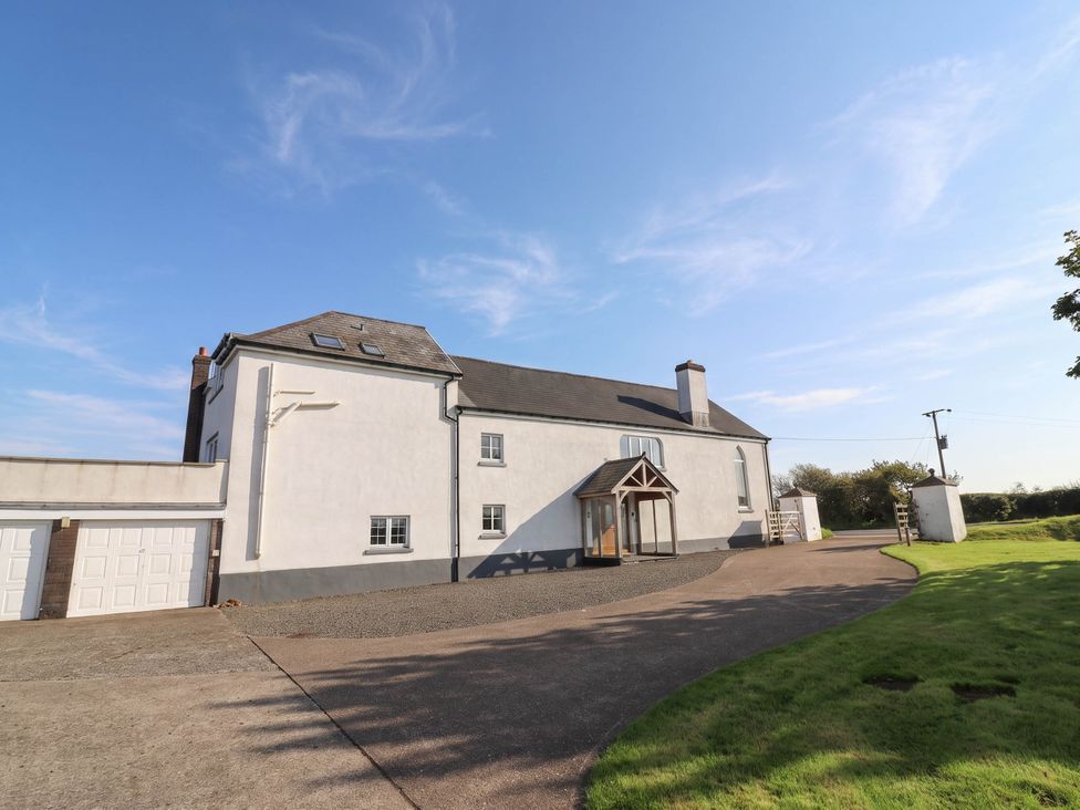 A house with a garage and driveway at The Old Chapel in Clovelly