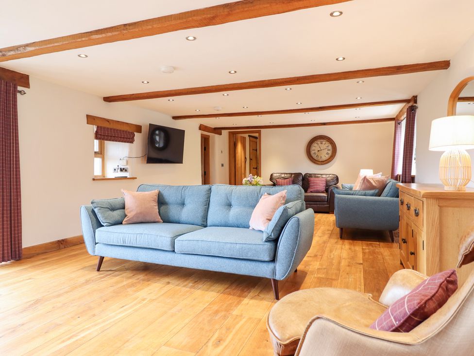 A living room with sofas and a television at Ty Gwyn in Llangwm near Bala