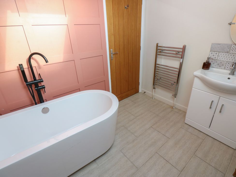 A bathroom with a bathtub and sink at Hillside View in Hawes