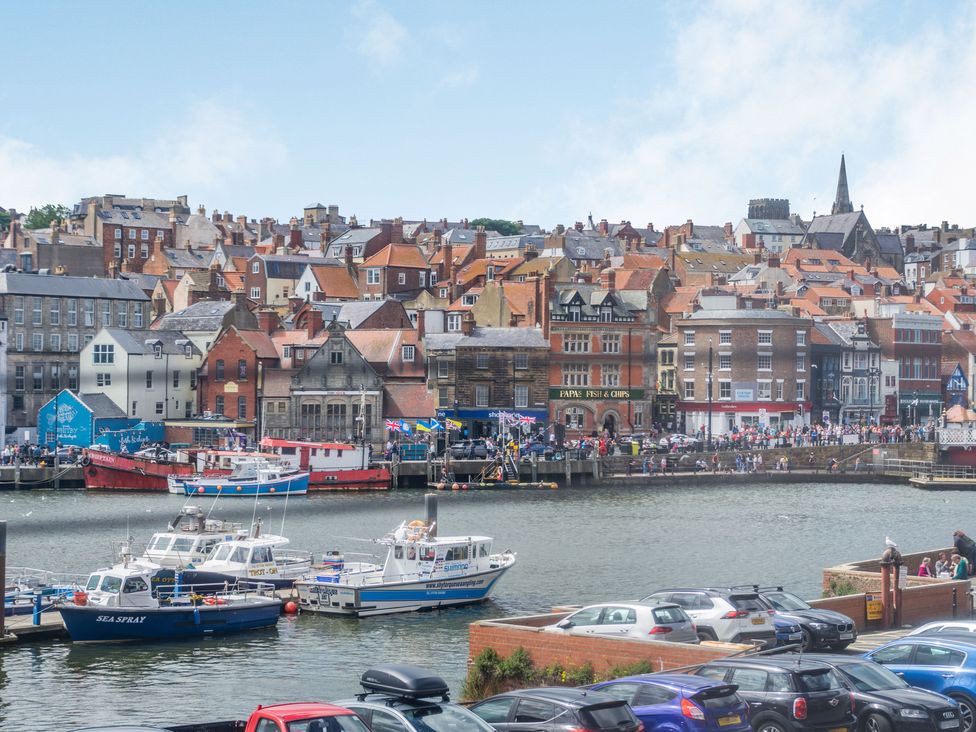 What a View at Quayside Apartment - North Yorkshire (incl. Whitby) - 920191 - thumbnail photo 12