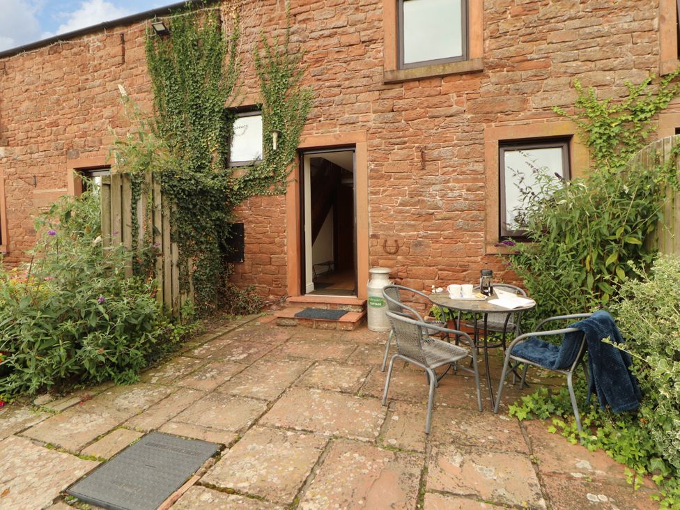 An outdoor area with a table and chairs at Horseshoe Cottage in Bolton Low Houses