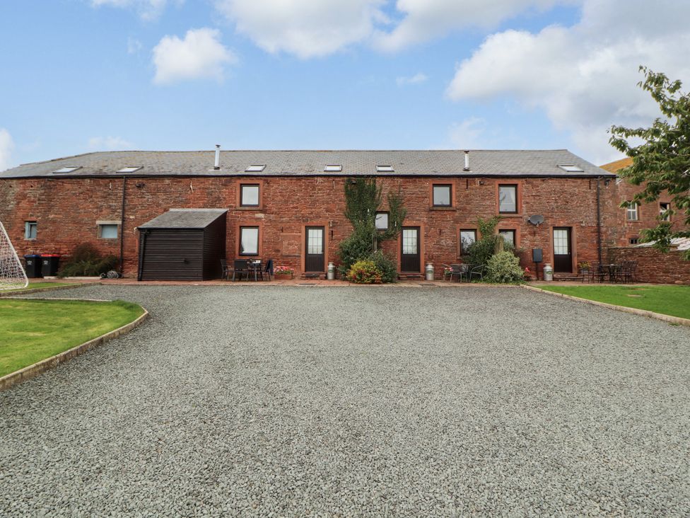 An outdoor area with a gravel driveway and seating at Horseshoe Cottage Bolton Low Houses