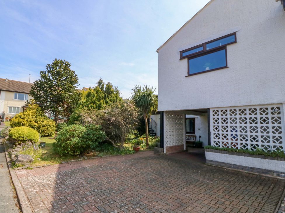 An outdoor area with a house and garden at Boathouse in Deganwy near Llandudno