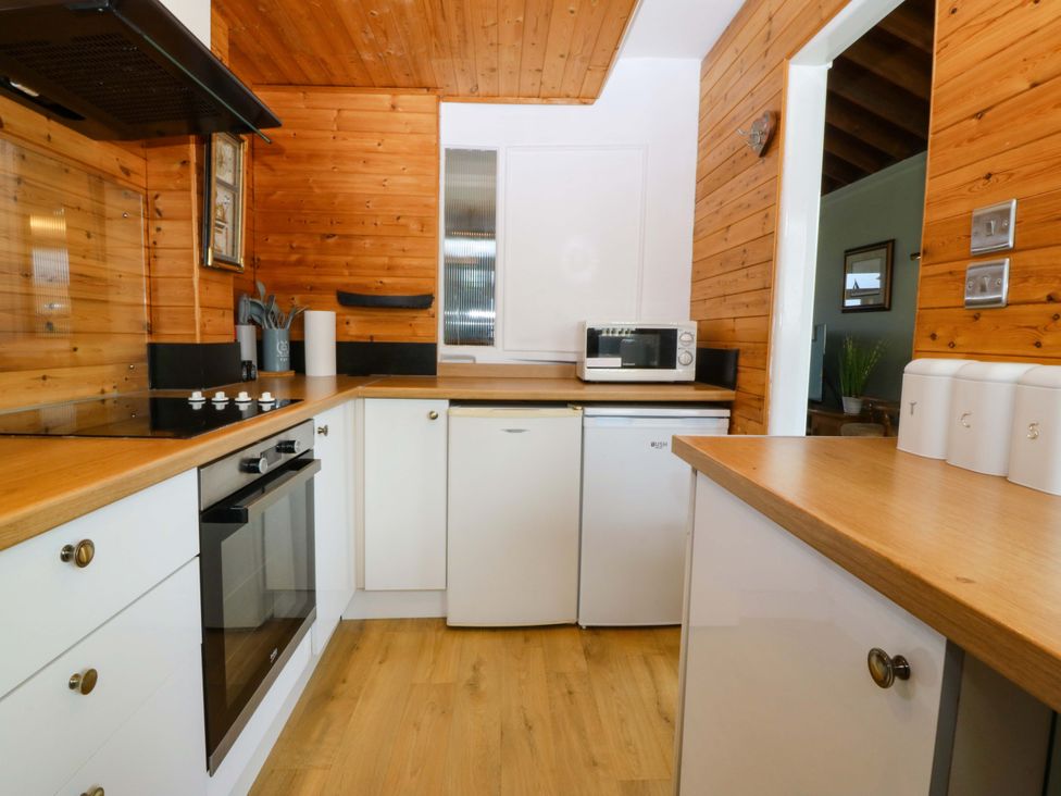 A kitchen with oven and microwave at Boathouse in Deganwy near Llandudno