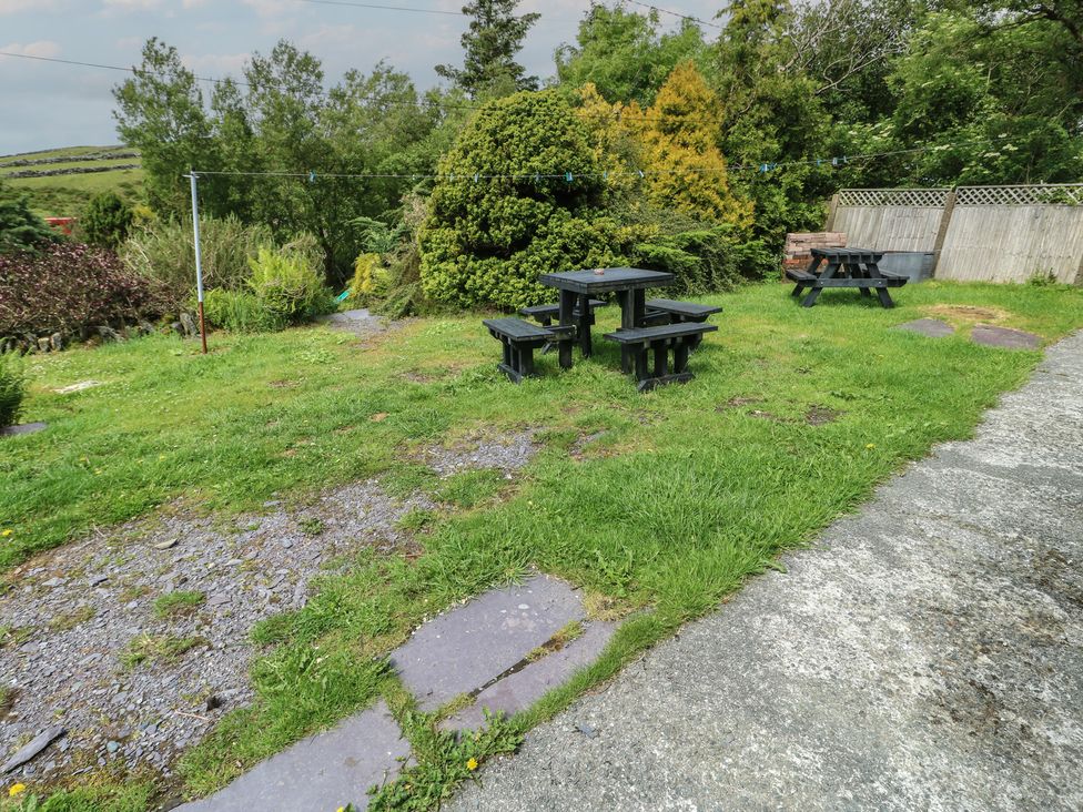 A garden with a table and benches at Glan y Gors Dinorwic near Llanberis