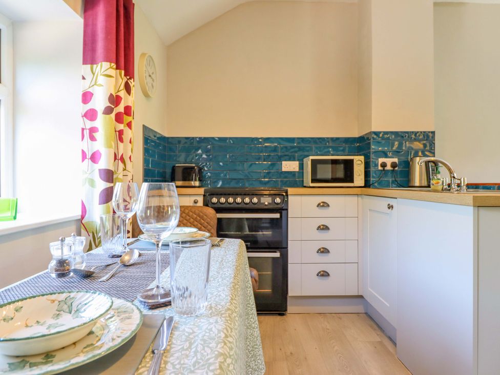 A kitchen with an oven and microwave at Peniarth in Penybontfawr near Oswestry