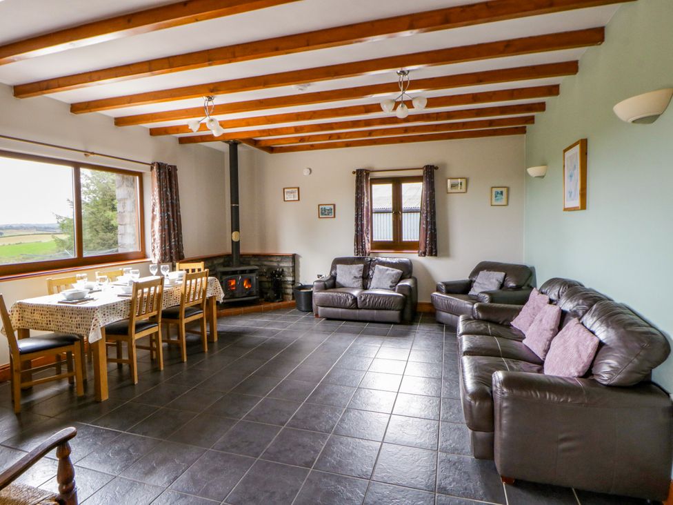A living room with a dining table and seating area at Y Bwthyn in Swyddffynnon near Pontrhydfendigaid