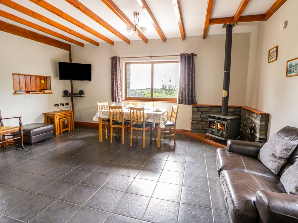 A dining room with a table and chairs at Y Bwthyn in Swyddffynnon near Pontrhydfendigaid