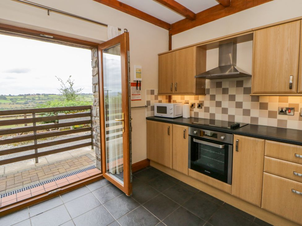 A kitchen with an oven and microwave at Y Bwthyn in Swyddffynnon near Pontrhydfendigaid