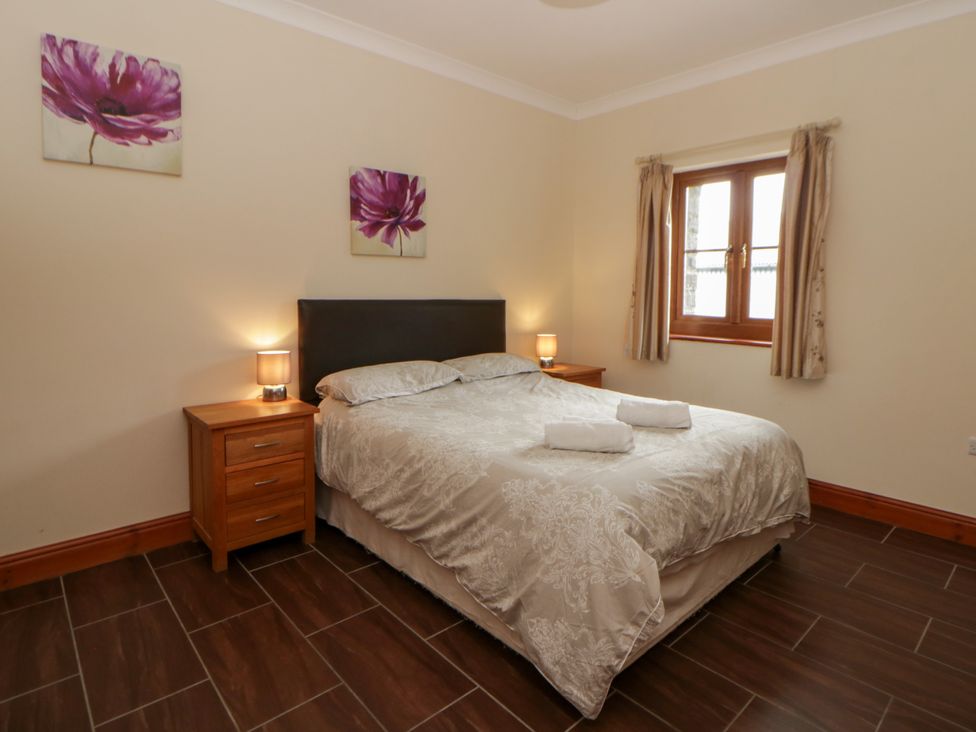 A bedroom with a double bed and bedside tables at Y Bwthyn in Swyddffynnon near Pontrhydfendigaid