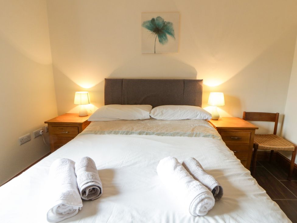 A bedroom with a bed and bedside tables at Y Bwthyn in Swyddffynnon near Pontrhydfendigaid