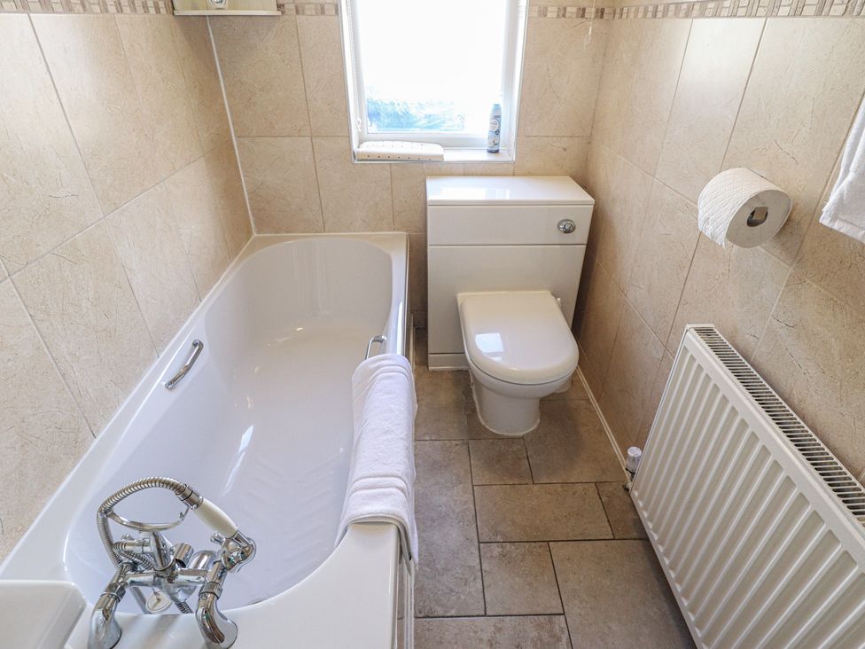 A bathroom with a bathtub and toilet at 29 High Street in Aldeburgh