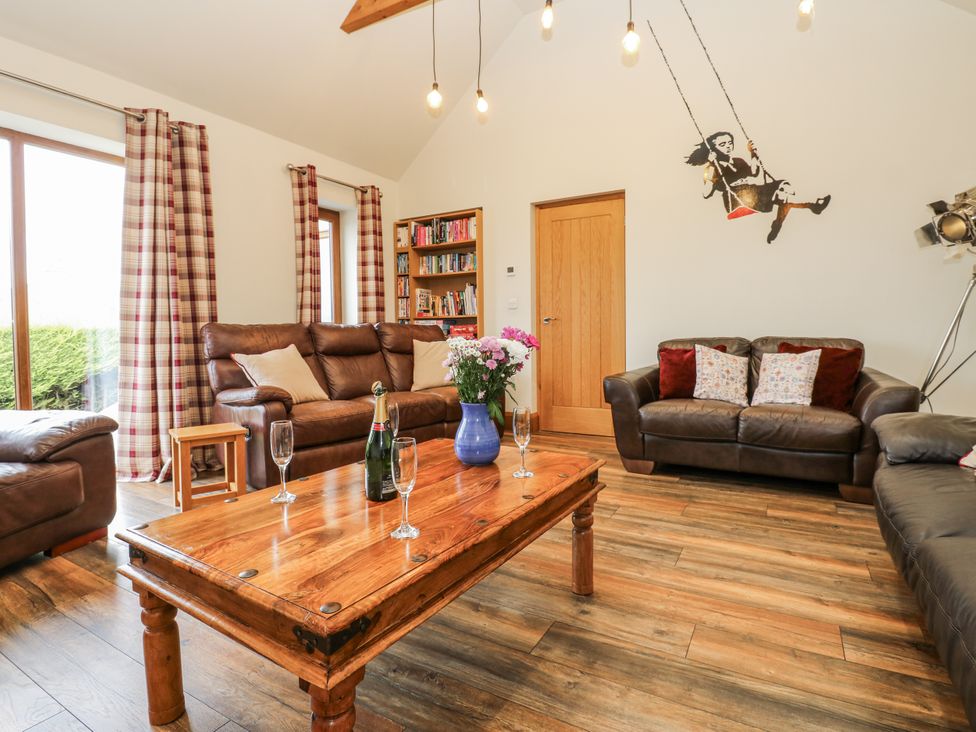 A living room with a coffee table and bookshelves at Jacob's Lodge in Eggleston