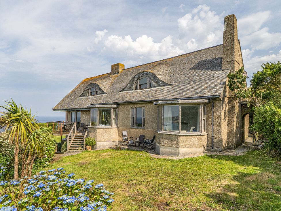 A house with a garden and stairs at Cragford in Sennen Cove