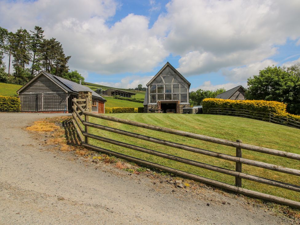 An outdoor view of a barn and garage at The Hayloft in Bleddfa near Knighton