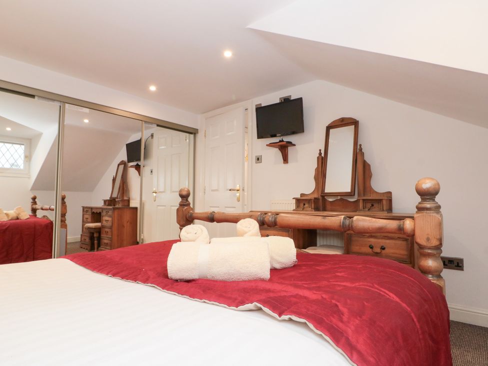 A bedroom with a bed and dressing table at Seacrest Lodge in Scarborough
