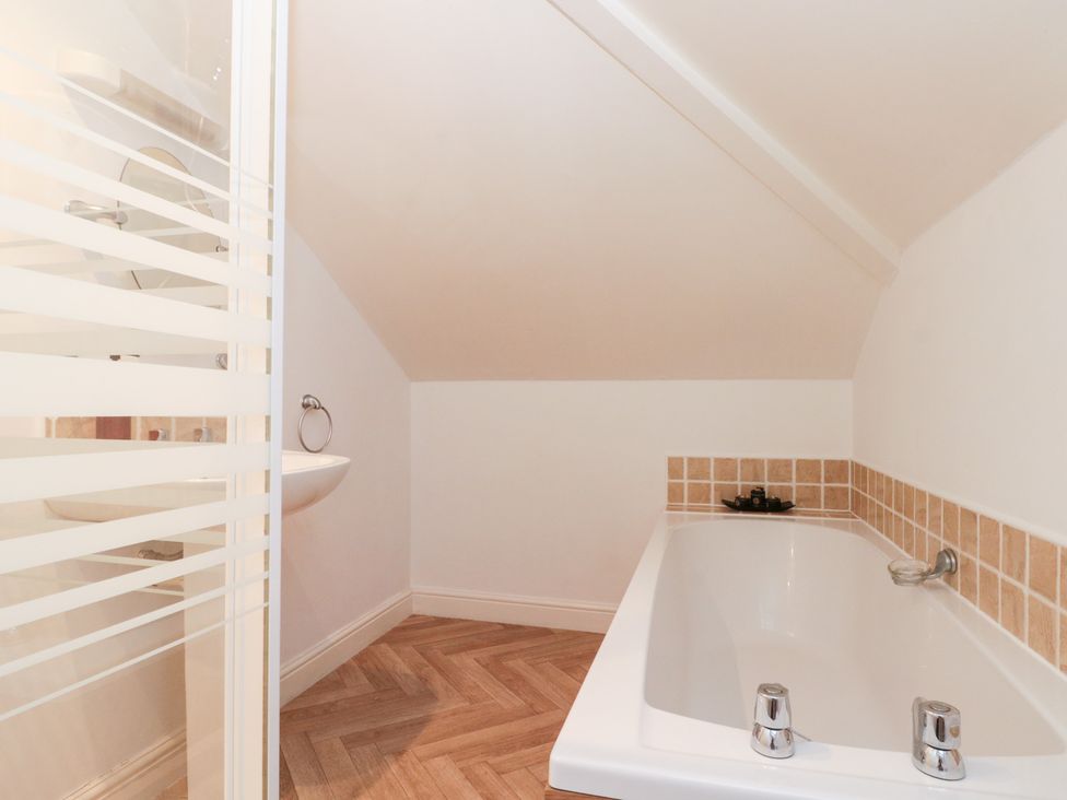 A bathroom with a bathtub and wash basin at Seacrest Lodge in Scarborough