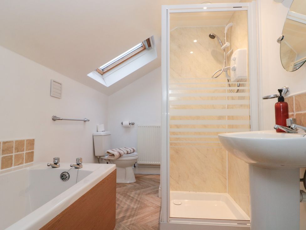 A bathroom with a bathtub and shower at Seacrest Lodge in Scarborough