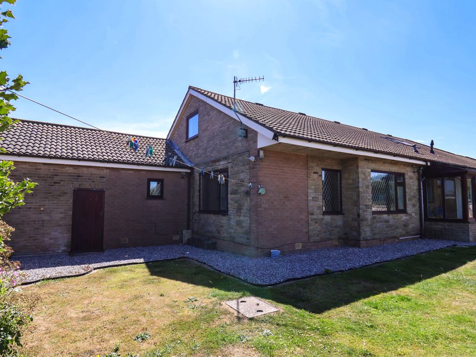 A house with a garden area at Seacrest Lodge in Scarborough