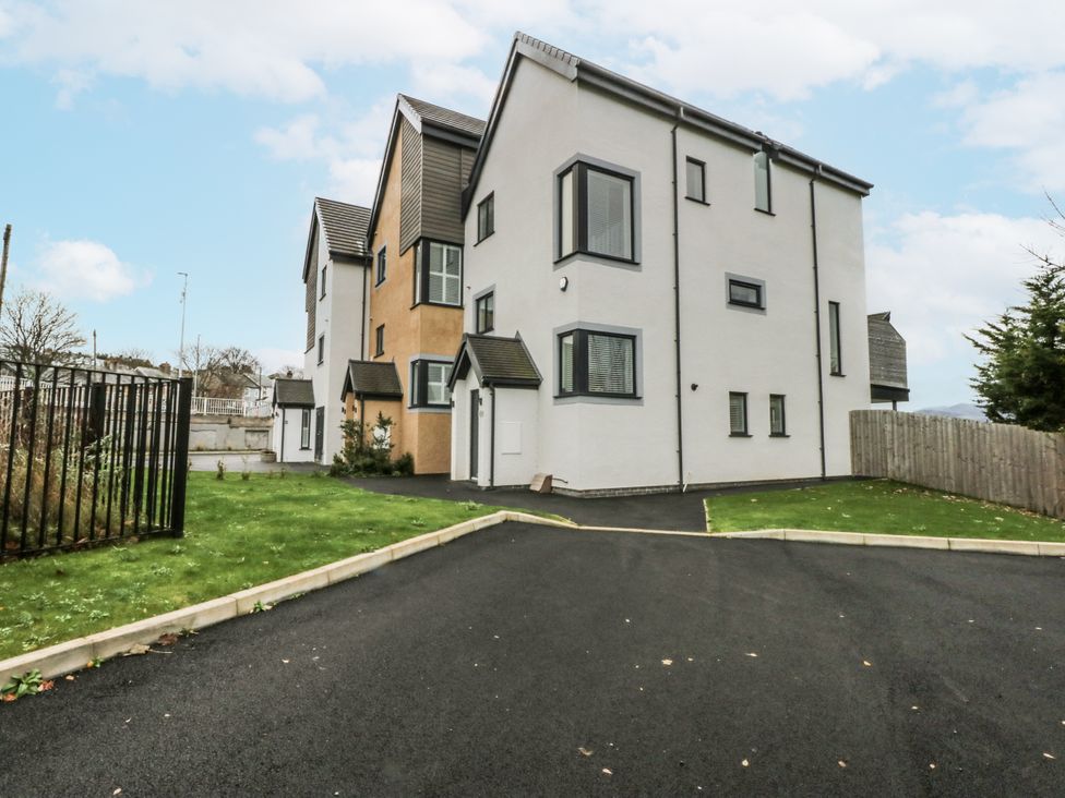 A house with a garden and driveway at Estuary View Colwyn Bay