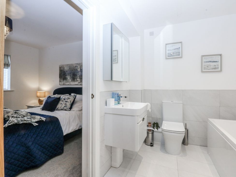 A bathroom with a washbasin and toilet at Estuary View in Colwyn Bay