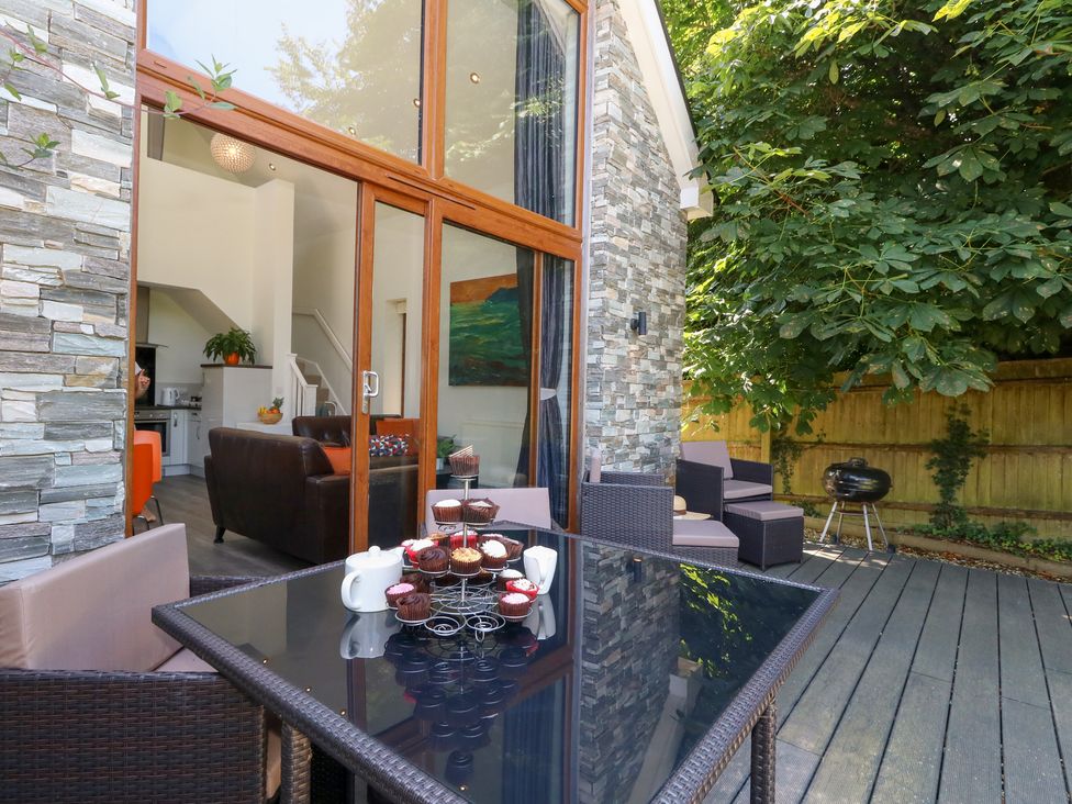 An outdoor seating area with a table and cupcakes at Shepherd Oak Upwey near Weymouth