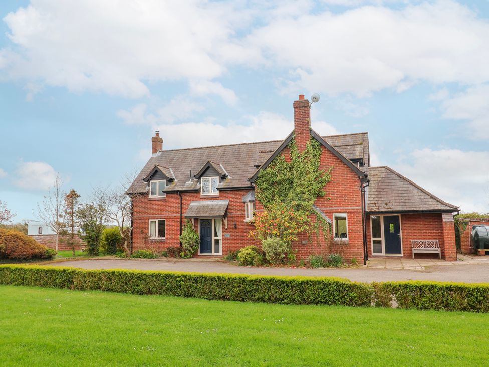 A house with greenery and a pathway at Manor Wood in Farndon