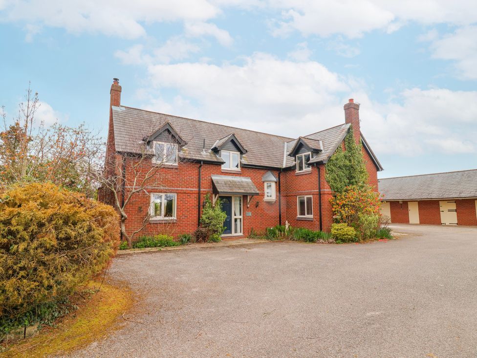 A house with a garden and driveway at Manor Wood in Farndon