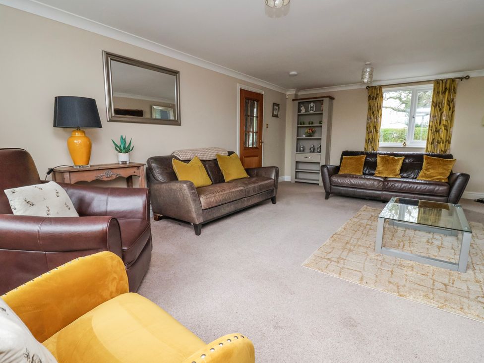 A living room with sofas and a coffee table at Manor Wood in Farndon