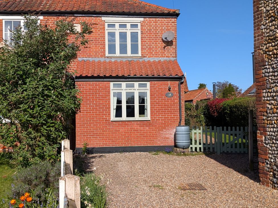 A house with windows and a satellite dish at Beaconsfield Cottage in Briston