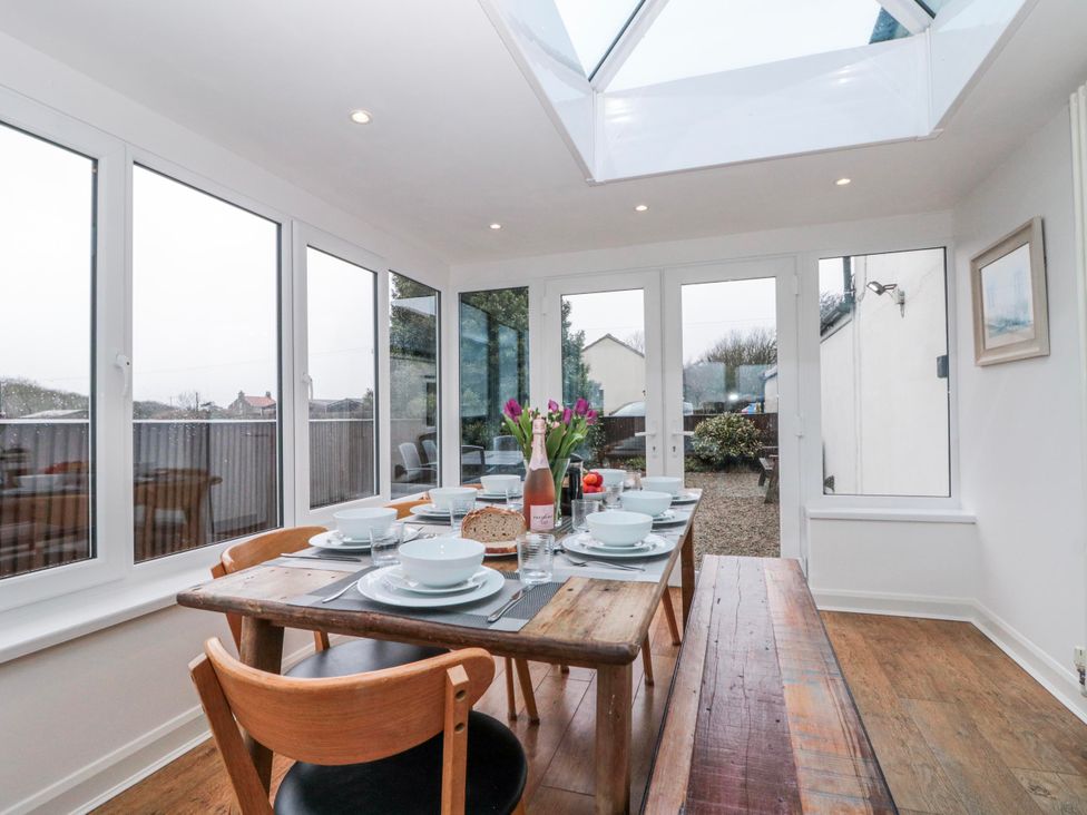 A dining area with a table and chairs at Wold Cottage in Hunmanby